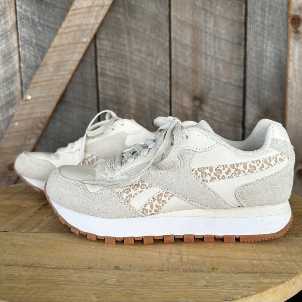 Reebok Women's Sneakers - Cream and Tan
